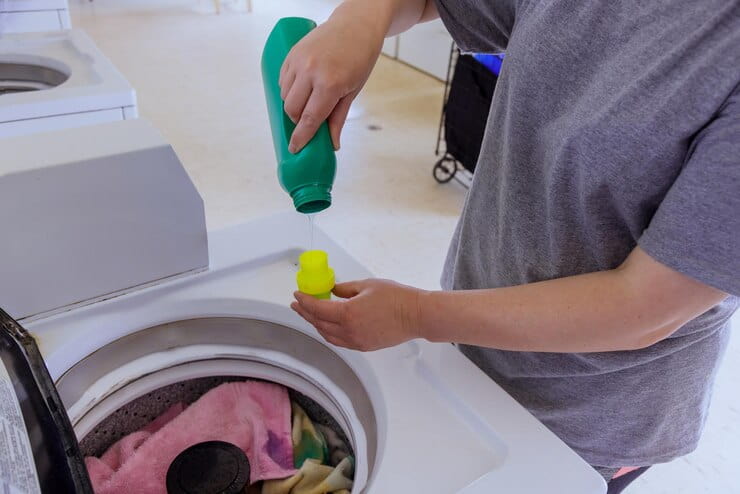 تصویر 4 از مایع لباسشویی ضد عفونی کننده با پاک‌کنندگی کامل و محافظت از پارچه